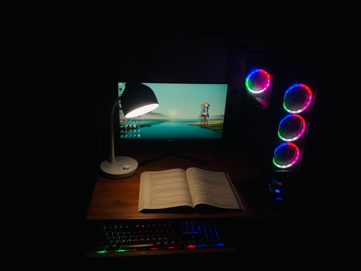 yage yg-t126 white rechargeable led desk lamp